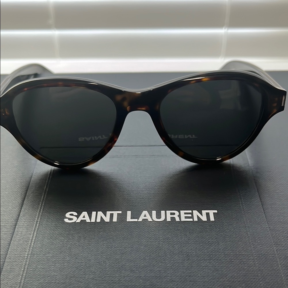 Saint Laurent Tortoise Shell Sunglasses. SAINT LAURENT
51MM Oval Sunglasses
